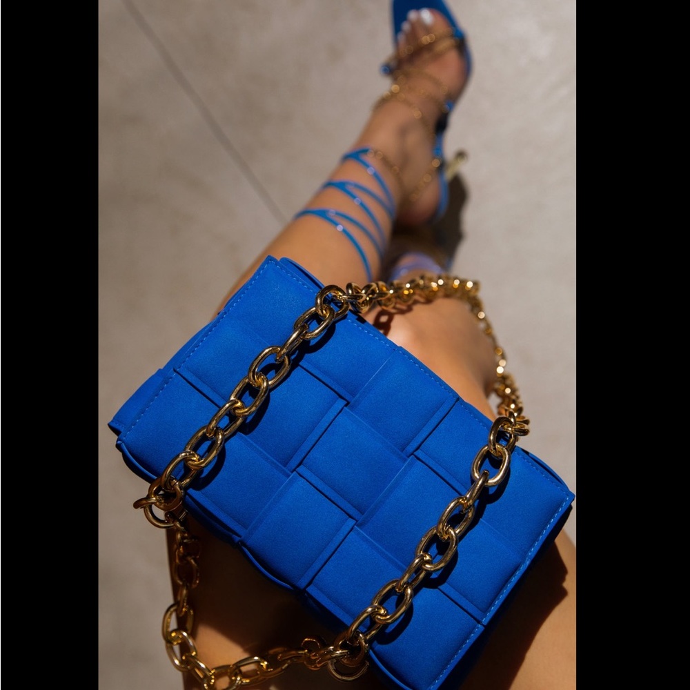 NWT✨ Blue Bag with Gold Chain - Picture 4 of 11